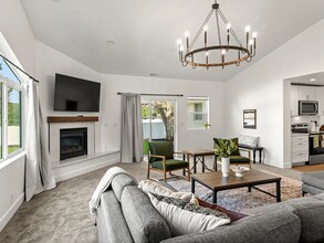 940 E Buddlea Dr in Sandy, UT - Building Photo - Building Photo