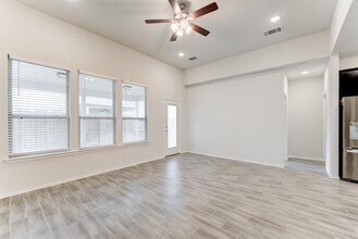 4034 Delta Rose St in Houston, TX - Foto de edificio - Building Photo