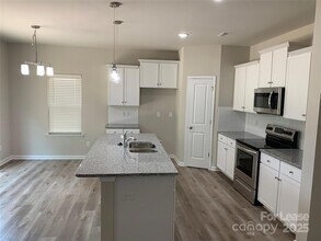 7327 Neal Rd in Charlotte, NC - Building Photo - Building Photo