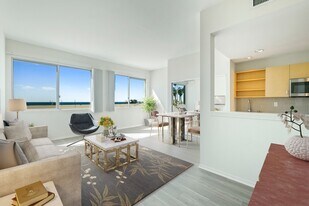 Sea Castle in Santa Monica, CA - Building Photo