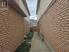 263 Hepburn Crescent in Hamilton, ON - Building Photo - Building Photo