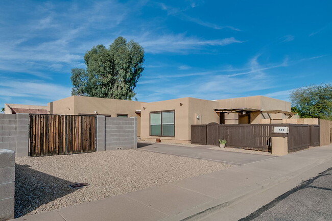 460 N 64th Pl in Mesa, AZ - Building Photo - Building Photo