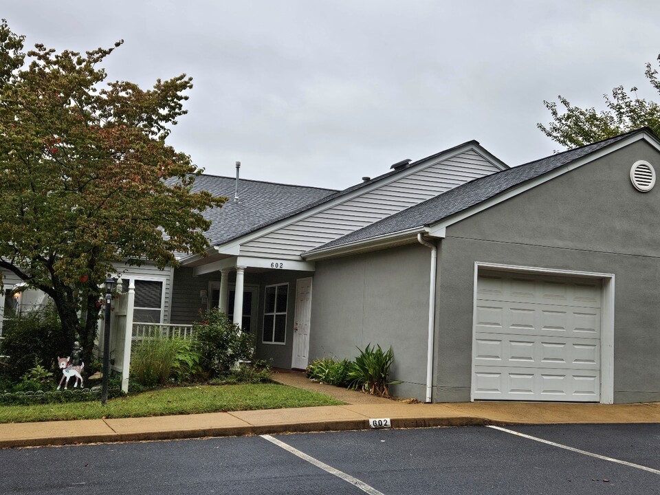 602 Mockingbird Way in Charlottesville, VA - Building Photo