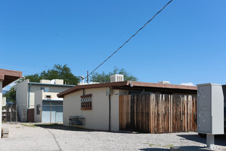 Helen St Apartments in Tucson, AZ - Building Photo - Building Photo