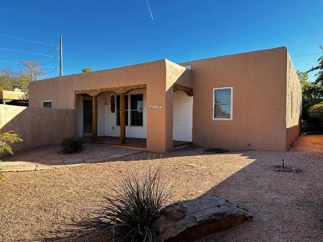 504 Girard Blvd SE in Albuquerque, NM - Building Photo - Building Photo