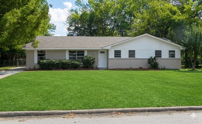 property at 2724 Endicott Dr