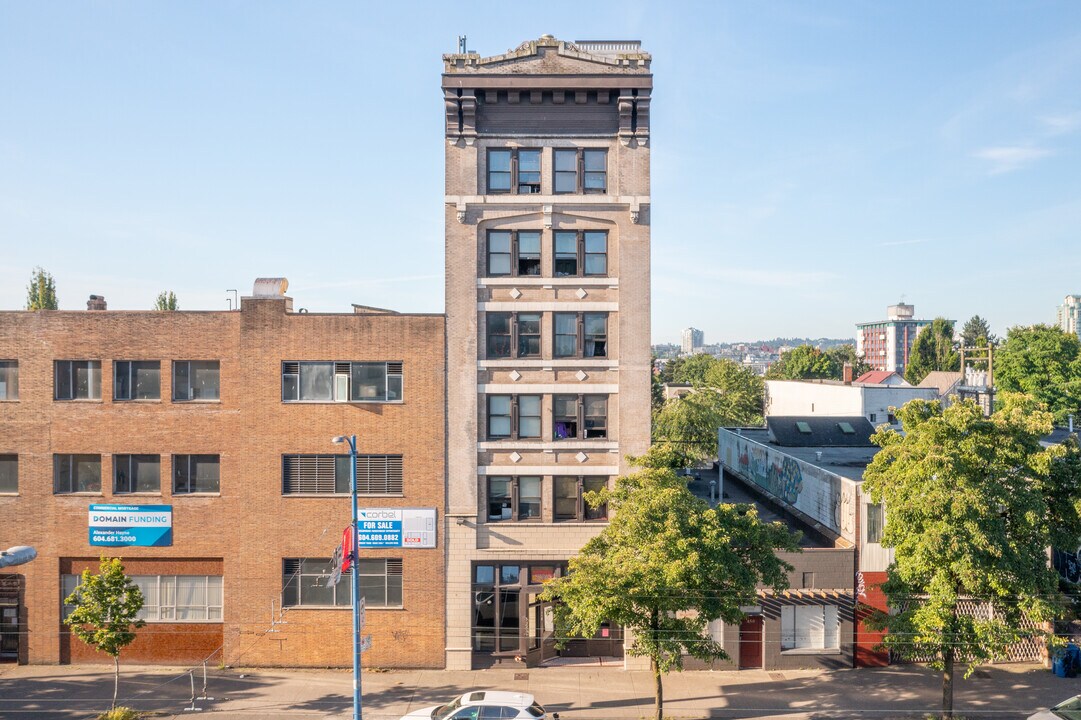 Orwell Hotel in Vancouver, BC - Building Photo