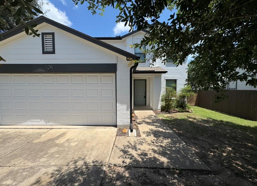109 Kendall Cove in Elgin, TX - Building Photo