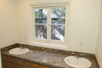 1021 Wainwright St in Monterey, CA - Building Photo - Building Photo