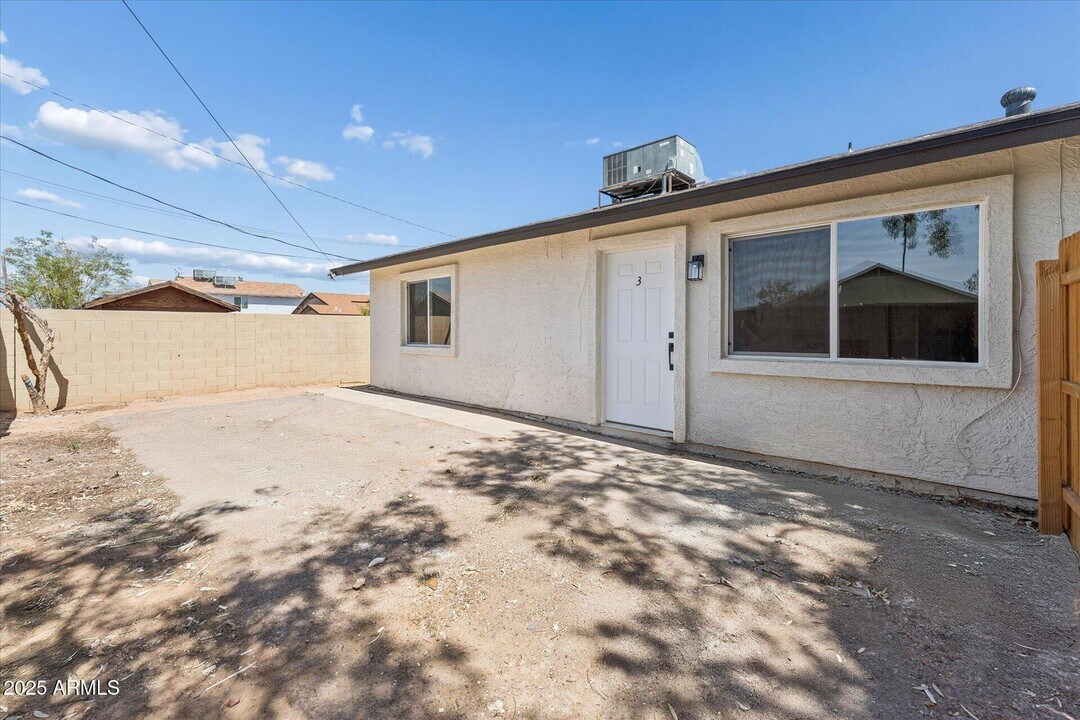 2739 E Tamarisk Ave in Phoenix, AZ - Building Photo