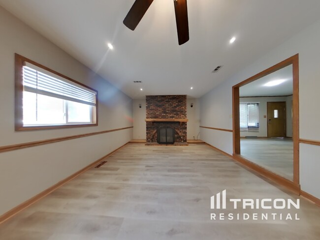 209 E Illinois Hwy in New Lenox, IL - Building Photo - Building Photo