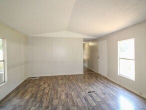 72 Cameron Cir in Muscle Shoals, AL - Building Photo - Building Photo