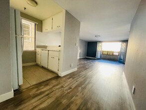 7044 Hawthorn Ave in Los Angeles, CA - Building Photo - Building Photo