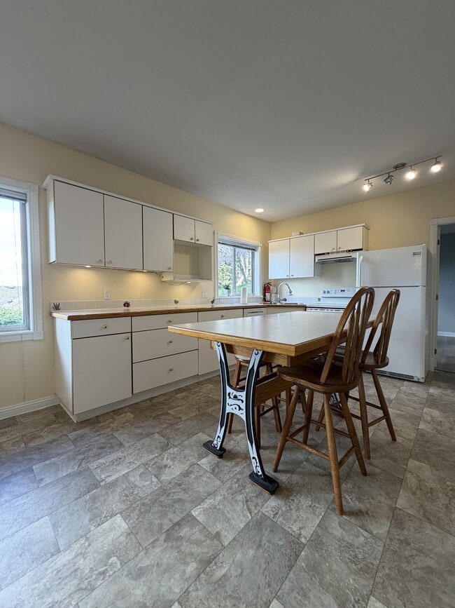 2695 St Gallen Way in Abbotsford, BC - Building Photo - Building Photo