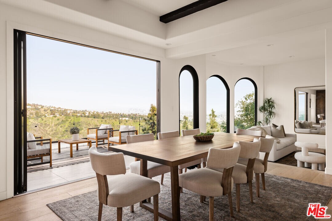 1666 Summitridge Dr in Beverly Hills, CA - Building Photo