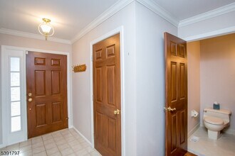 9 Sturbridge Ct in Lambertville, NJ - Building Photo - Building Photo