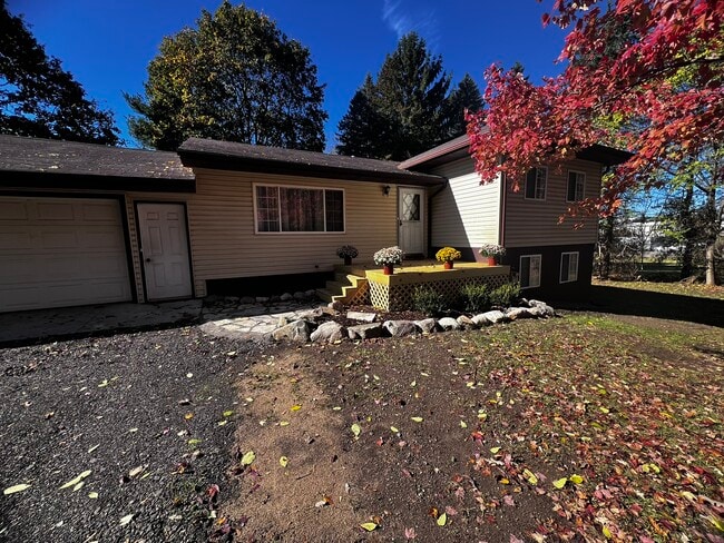 2615 Metamora Rd in Oxford, MI - Building Photo - Building Photo