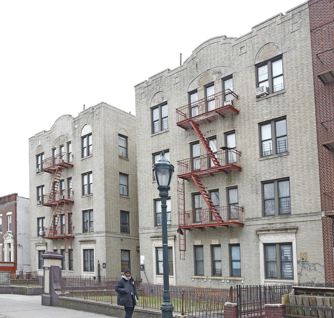 1196 Eastern Pky in Brooklyn, NY - Building Photo - Building Photo