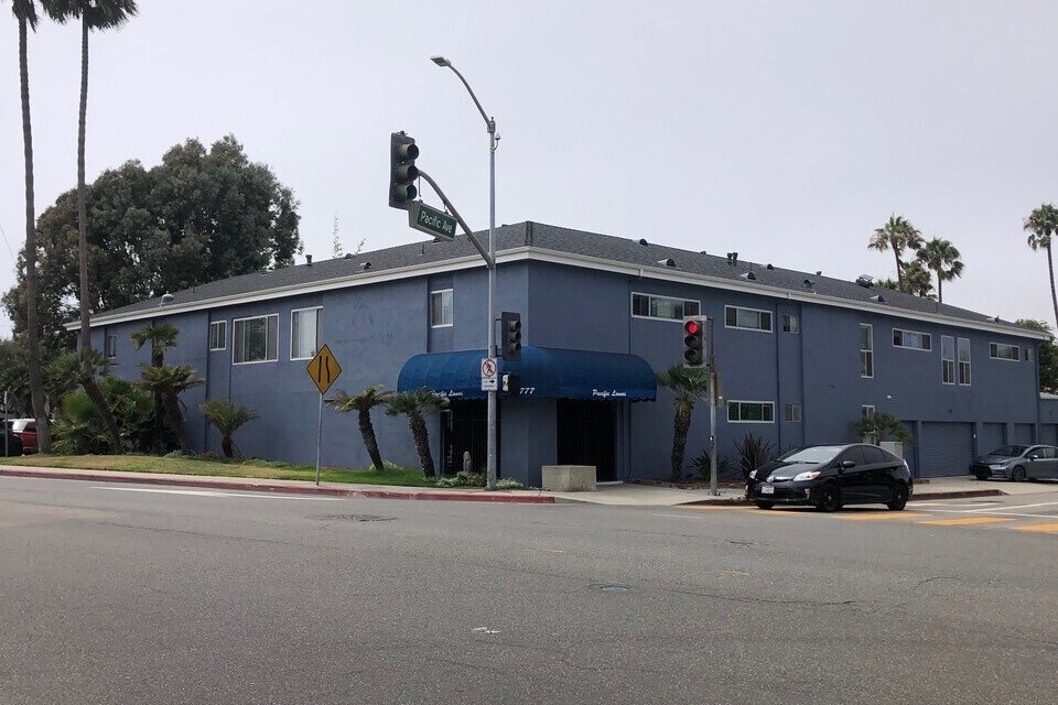 Pacific Lanai Apartments in Manhattan Beach, CA - Building Photo