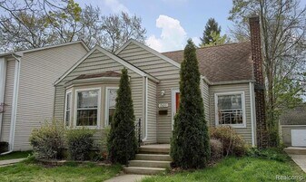 348 E Maplehurst Ave in Ferndale, MI - Building Photo