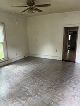 111 W Galle St in Moundridge, KS - Building Photo - Building Photo