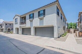 3022 E Donner Dr in Phoenix, AZ - Building Photo - Building Photo