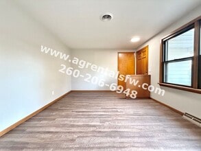 4030 Springwood Dr in Fort Wayne, IN - Building Photo - Building Photo