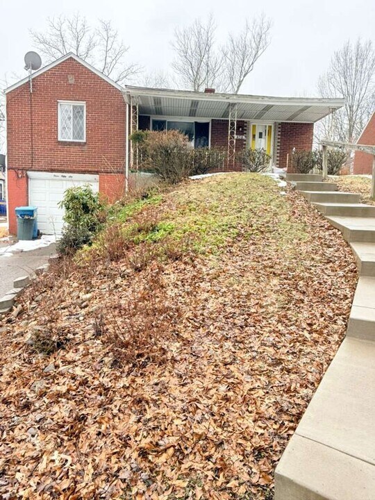 456 Lee Dr in Pittsburgh, PA - Building Photo