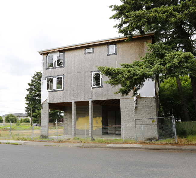 407 SE 172nd Ave in Portland, OR - Foto de edificio - Building Photo