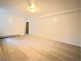 58 Underwood St, Unit B6 in Newark, NJ - Building Photo