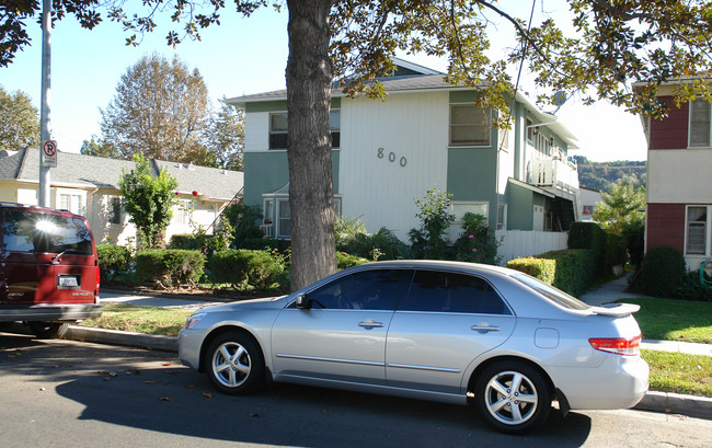 800 E Garfield Ave in Glendale, CA - Building Photo - Building Photo