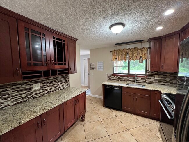 23 Amato Dr in South Windsor, CT - Building Photo - Building Photo
