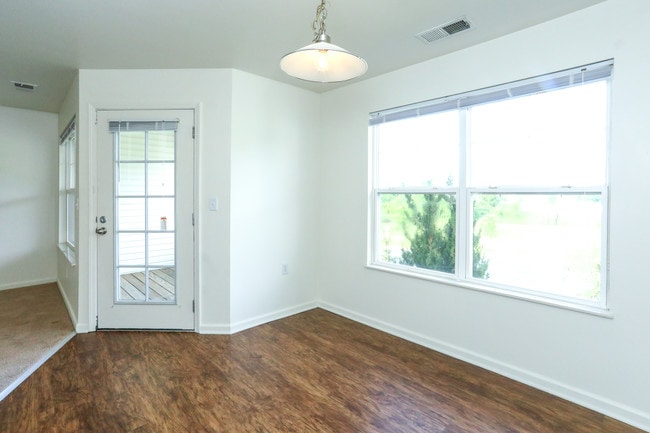 Preston Pointe at Brownstown in Brownstown, MI - Foto de edificio - Interior Photo