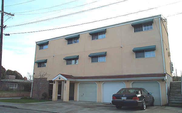 5400 Highland Ave in Richmond, CA - Foto de edificio - Building Photo