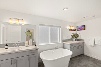 15240 SE 255th Ct in Covington, WA - Building Photo - Building Photo