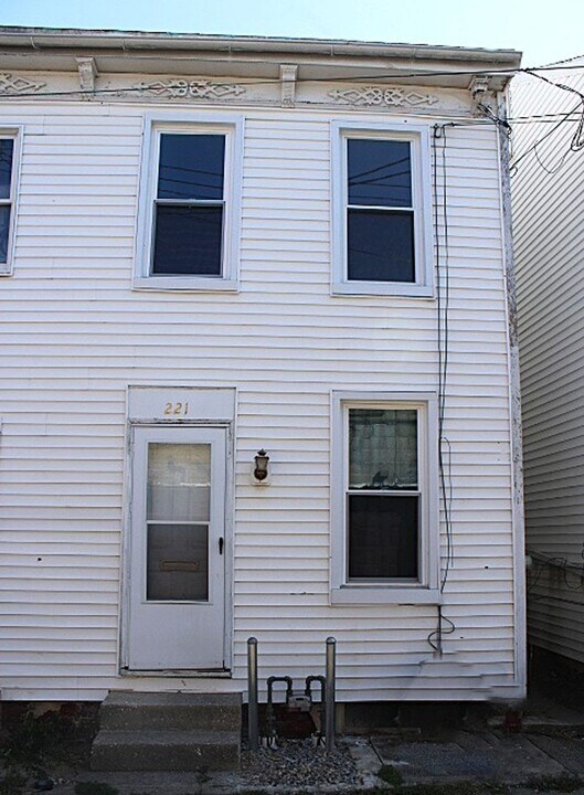 221 Susquehanna Ave in York, PA - Building Photo