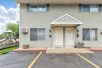 Sundale Townhomes in Sun Prairie, WI - Foto de edificio - Building Photo