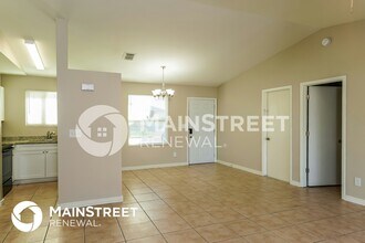 1222 SE 3rd Ave in Cape Coral, FL - Foto de edificio - Building Photo