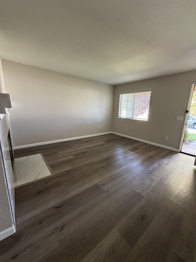 12067 GoldOak Ct in Victorville, CA - Building Photo - Building Photo