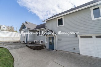 1138 N Montgomery Ave in Bremerton, WA - Building Photo - Building Photo