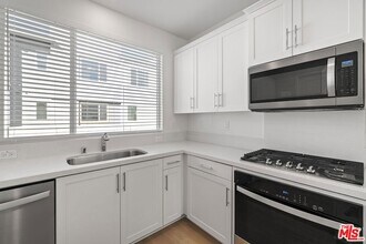 27578 Sanctuary Ct, Unit 336W in Valencia, CA - Building Photo - Building Photo