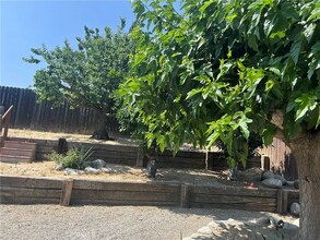 45943 Bentley St in Hemet, CA - Foto de edificio - Building Photo