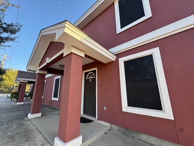 2801 S Bartlett Ave in Laredo, TX - Foto de edificio - Building Photo