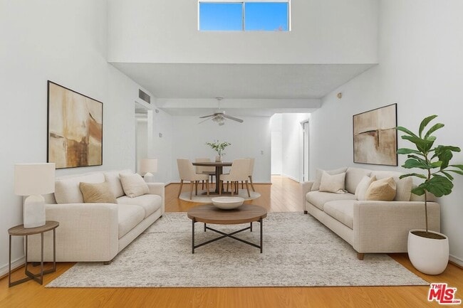 18350 Hatteras St, Unit #14207 in Los Angeles, CA - Building Photo - Building Photo