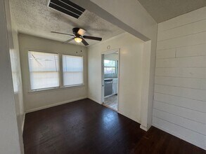 2517 Manor St in Bakersfield, CA - Building Photo - Building Photo