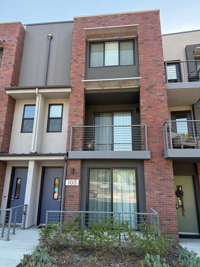 2375 Victoria Ave in San Luis Obispo, CA - Building Photo - Building Photo