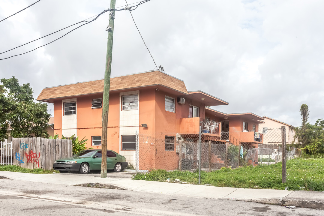 721 SW 3rd St in Miami, FL - Building Photo