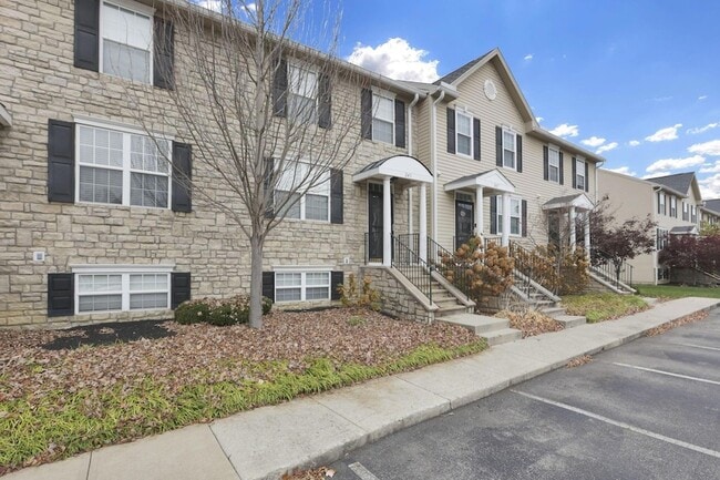 243 Oxford Oak Dr, Unit 243 in Columbus, OH - Foto de edificio - Building Photo