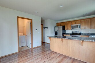 2450 SW Navigator Loop in Oak Harbor, WA - Building Photo - Building Photo