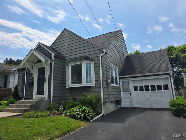 320 Plymouth Dr in Syracuse, NY - Building Photo - Building Photo